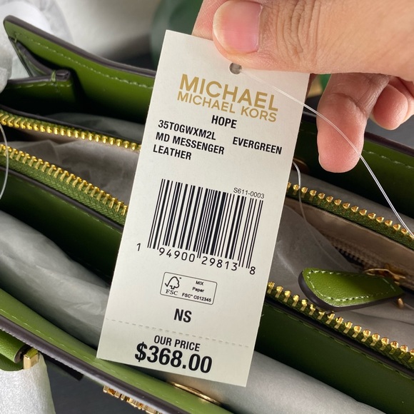 Michael Kors Hope Medium Messenger - Picture 8 of 10